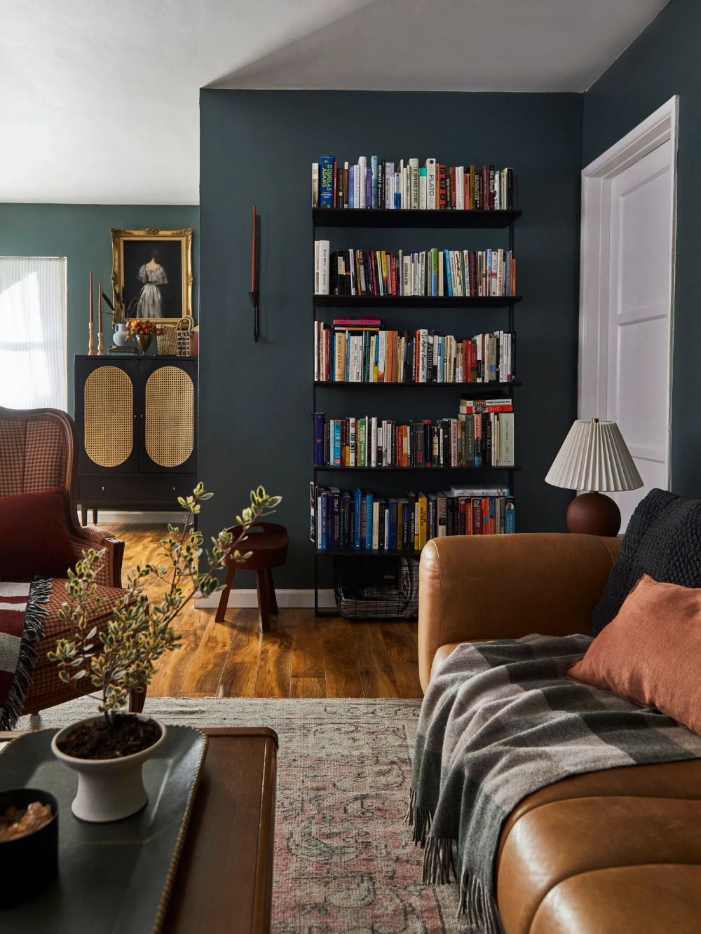 Transform Your Living Room with These
Chic Paint Ideas