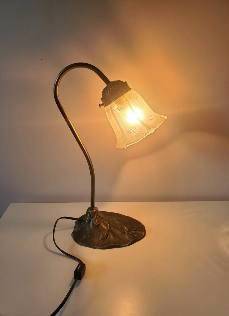 1712286262_nightstand-lamps.jpg