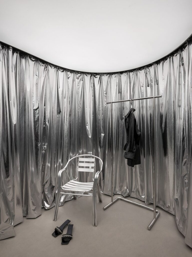 1712287521_silver-curtains.jpg