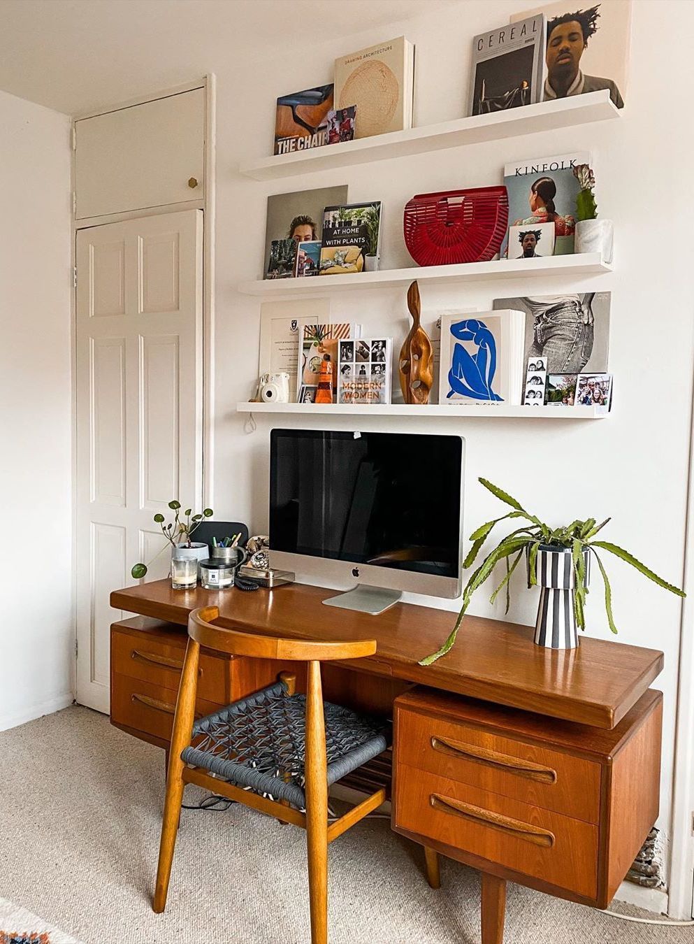 Ultimate Guide to Setting Up a Productive
Home Office