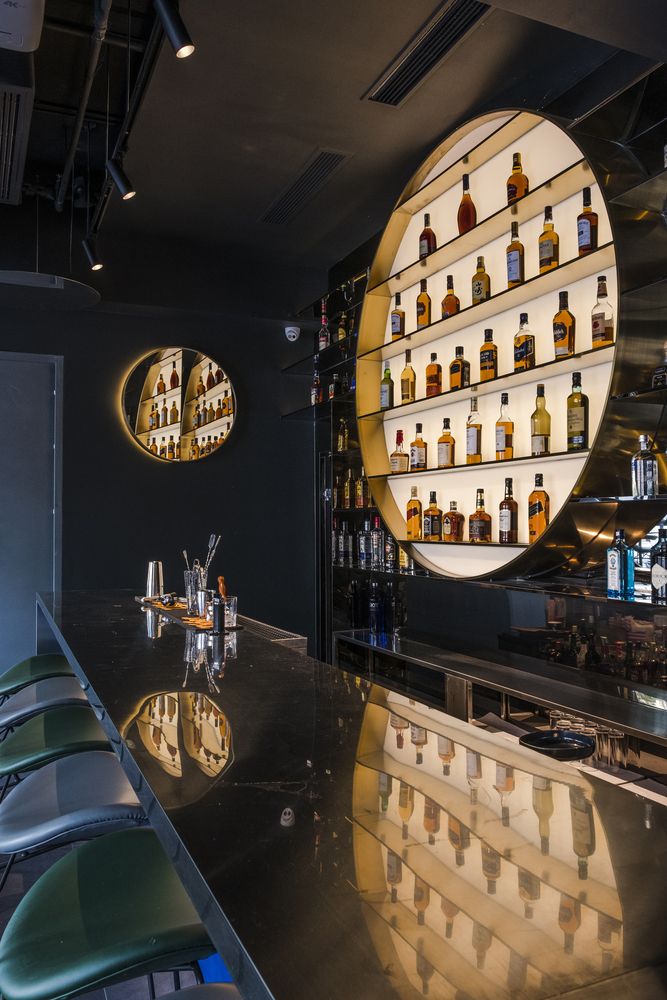 Unique and Creative Design Ideas for Your
Bar Counter