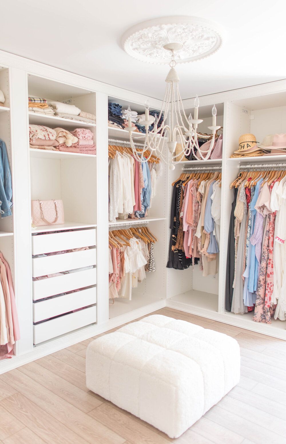 The Ultimate Guide to Designing a
Luxurious Walk-in Wardrobe