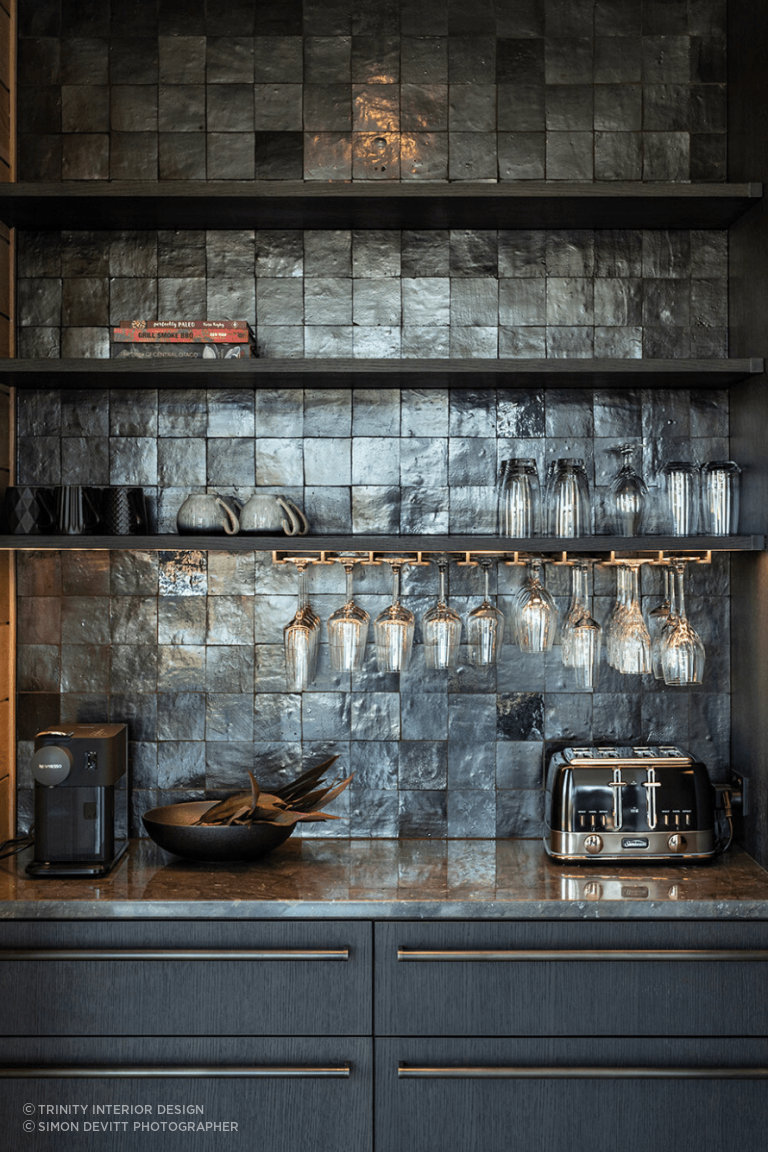 Creative Ways to Incorporate Glass
Shelving Into Your Home Decor