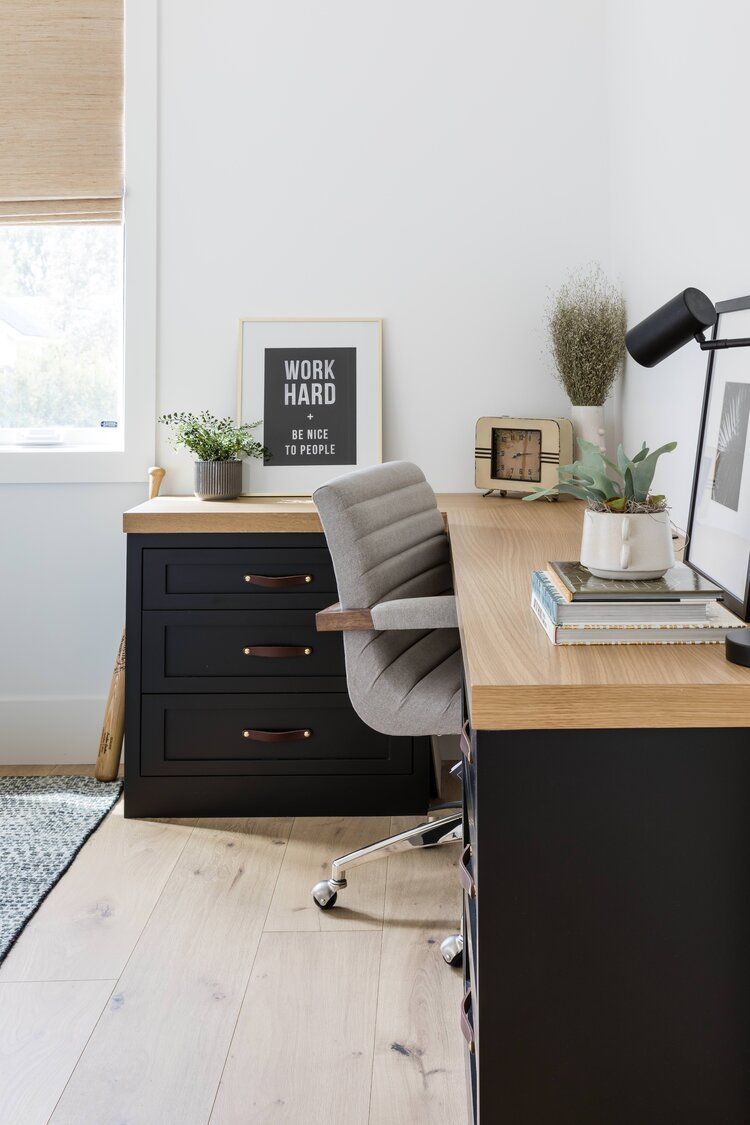 Benefits of Using an L-Shaped Desk in
Your Home Office