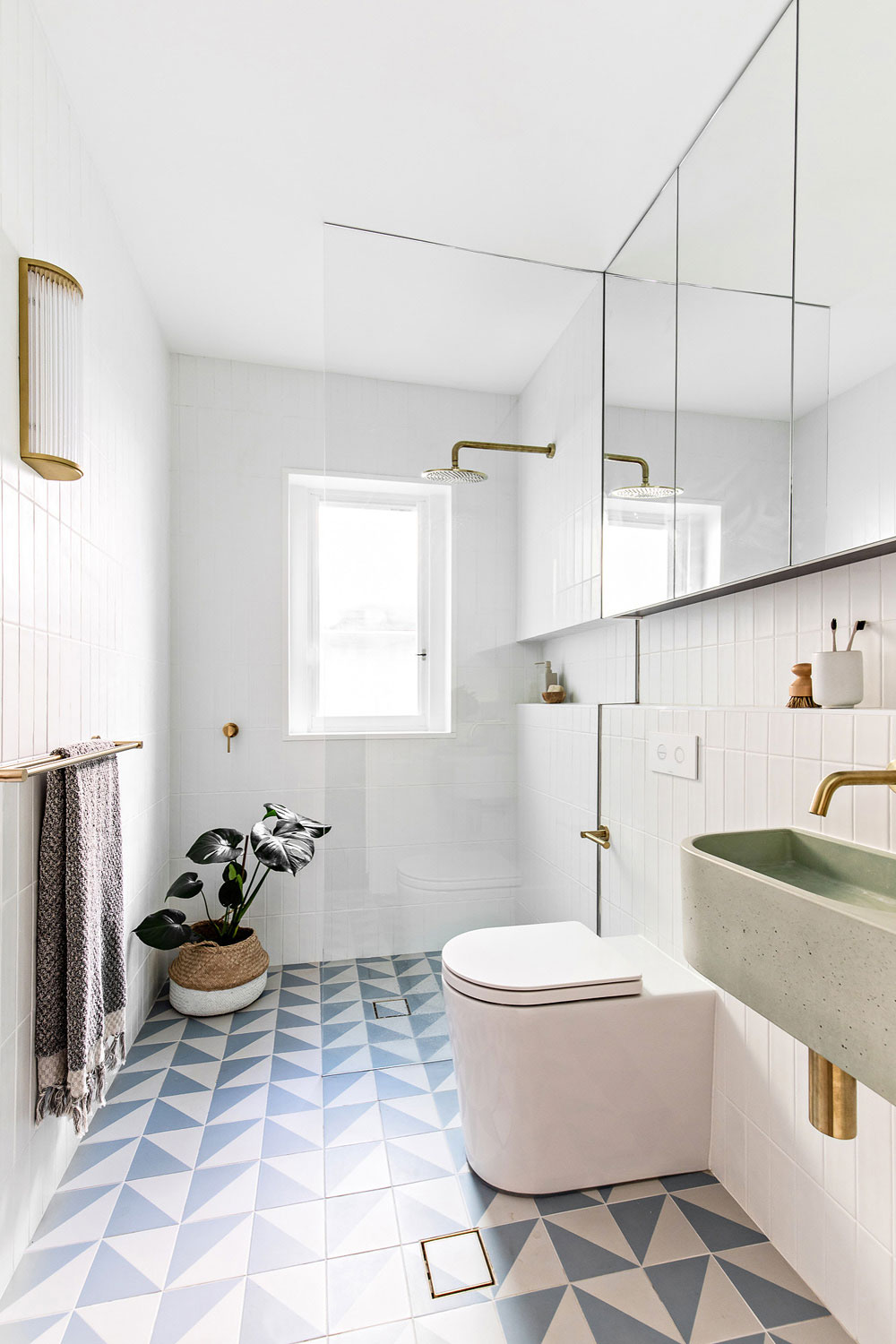 Transform Your Small Bathroom with These
Makeover Ideas