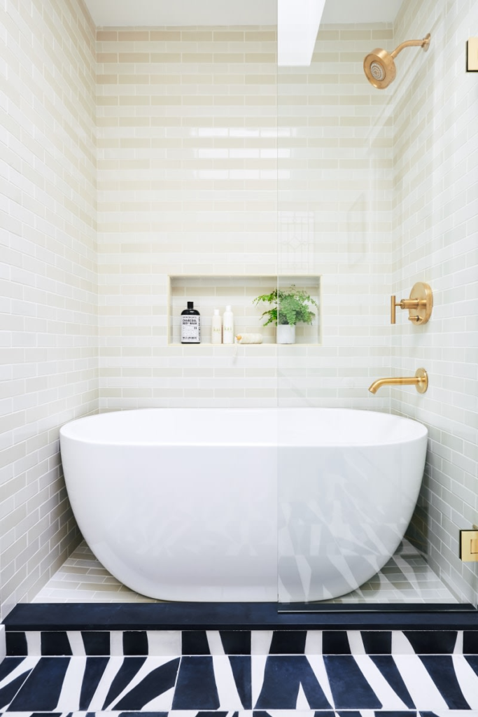 1712290363_small-bathroom-design-with-bathtub-and-shower.png