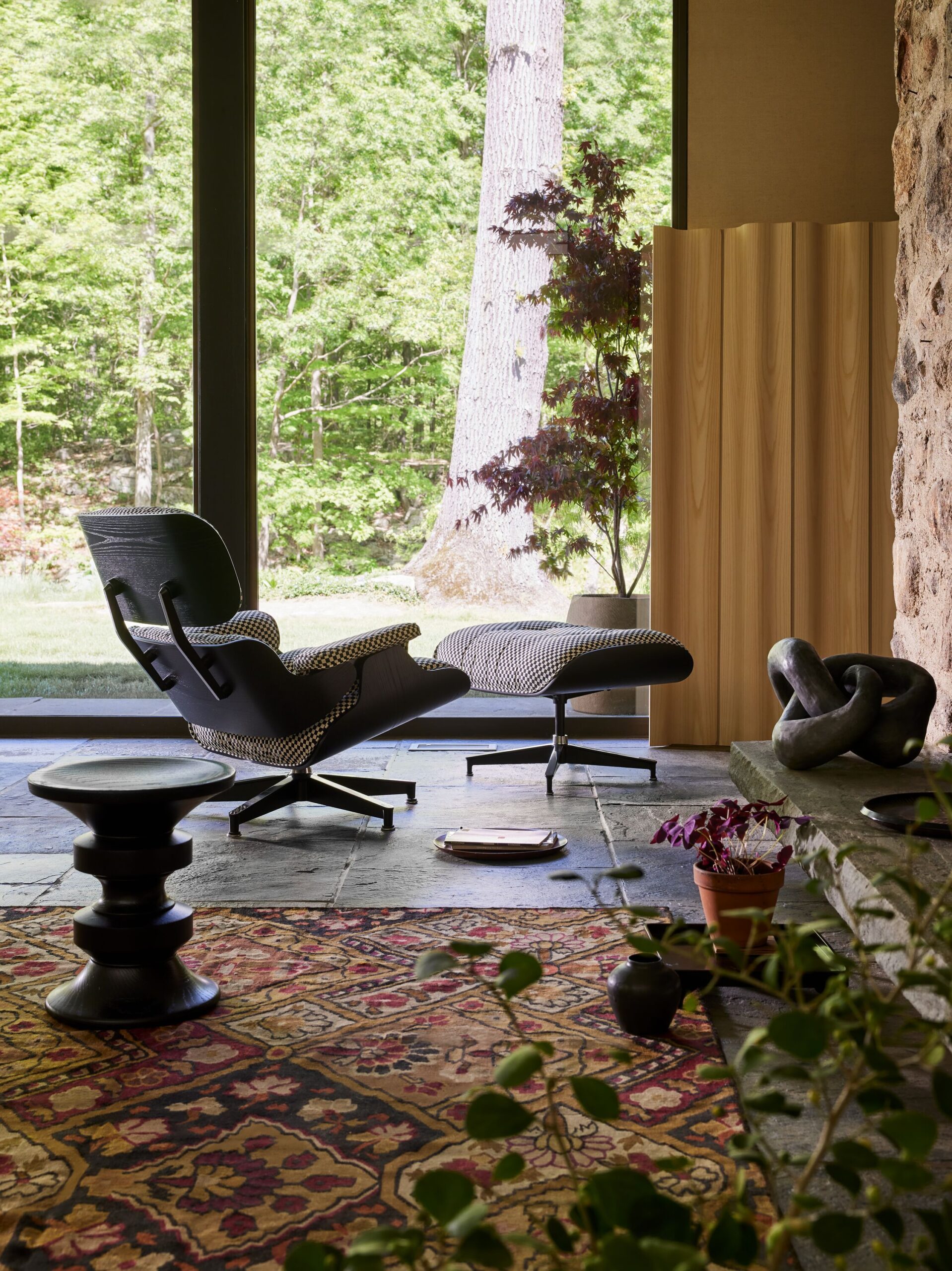 The Timeless Appeal of the Eames Lounge
Chair and Ottoman