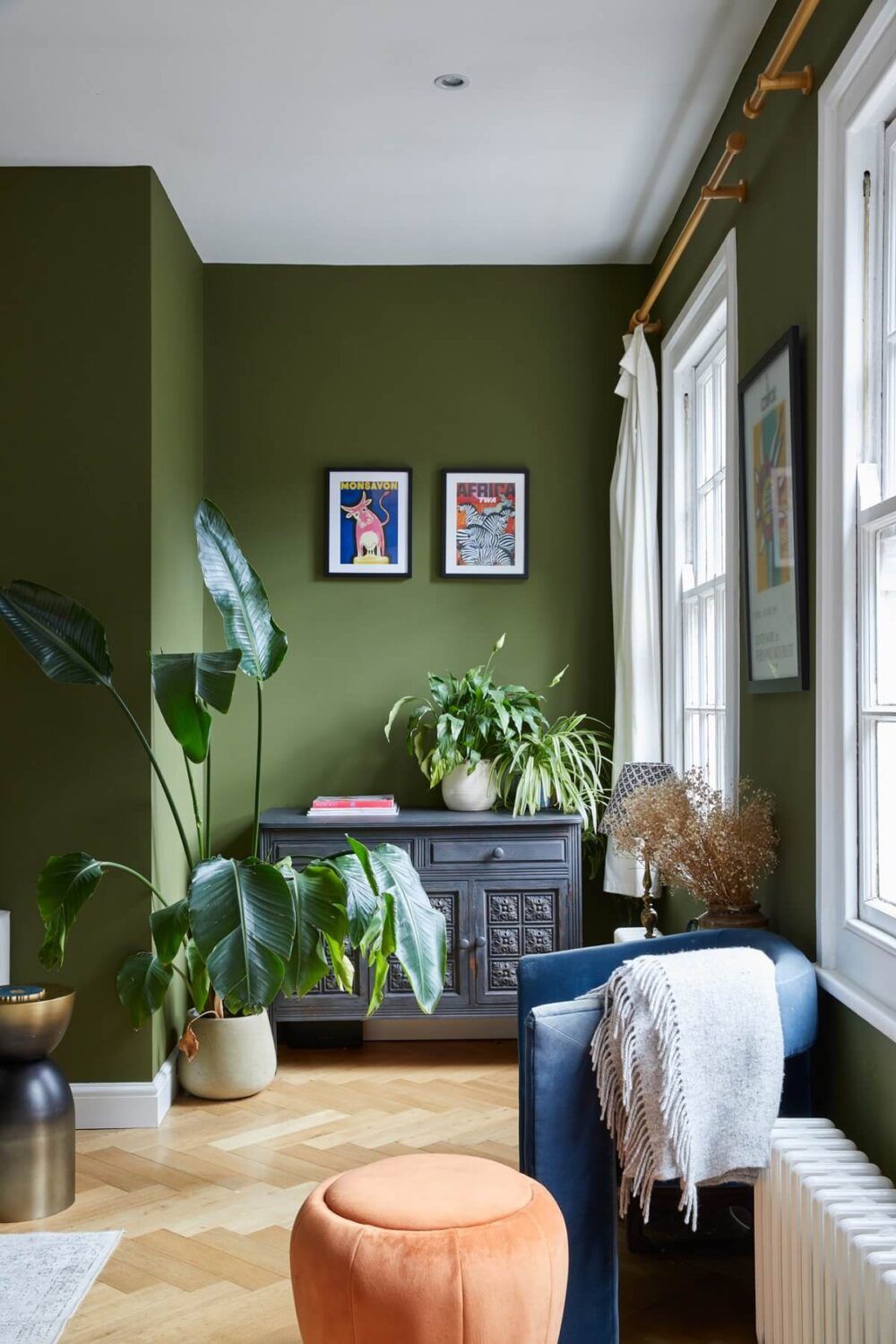 The Ultimate Guide to Choosing the
Perfect Living Room Paint Colors