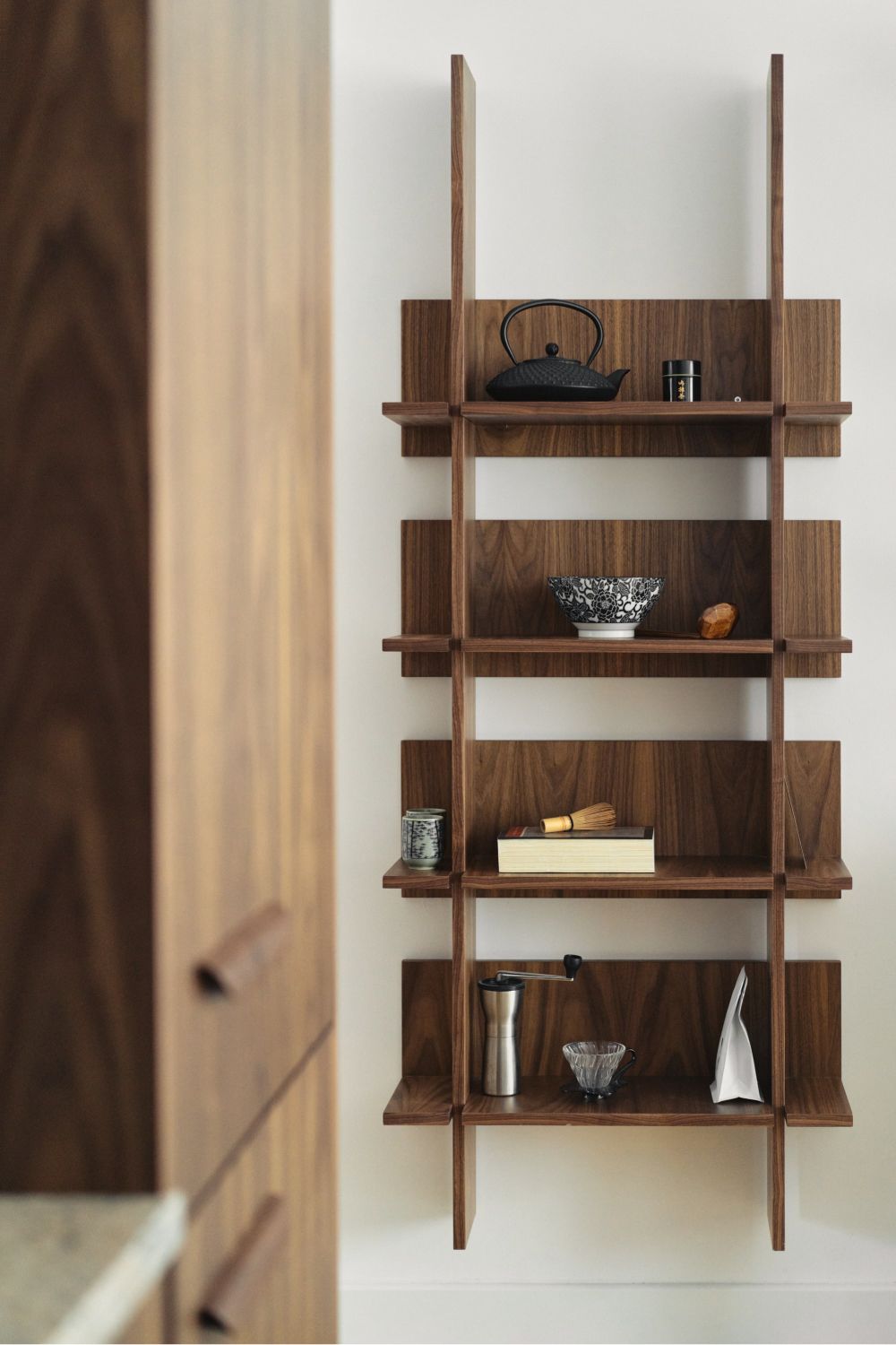 Functional and Stylish: Choosing the
Right Wall Shelf for Your Home