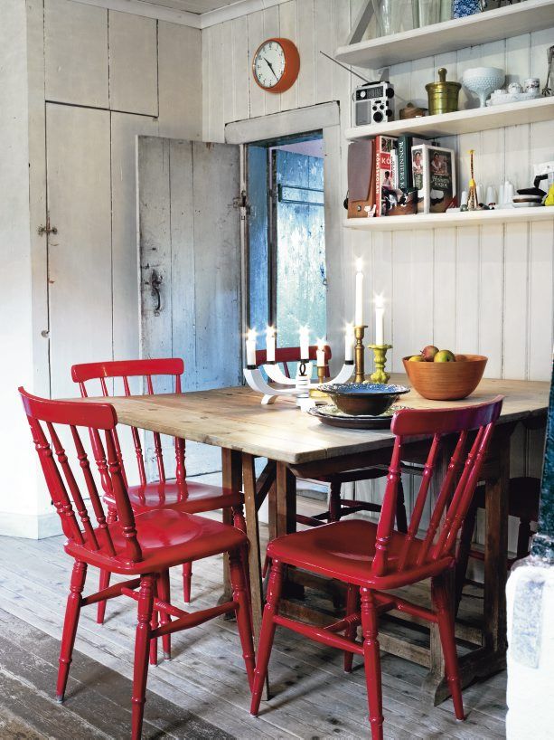 How to Incorporate a Red Chair Into Your
Interior Design