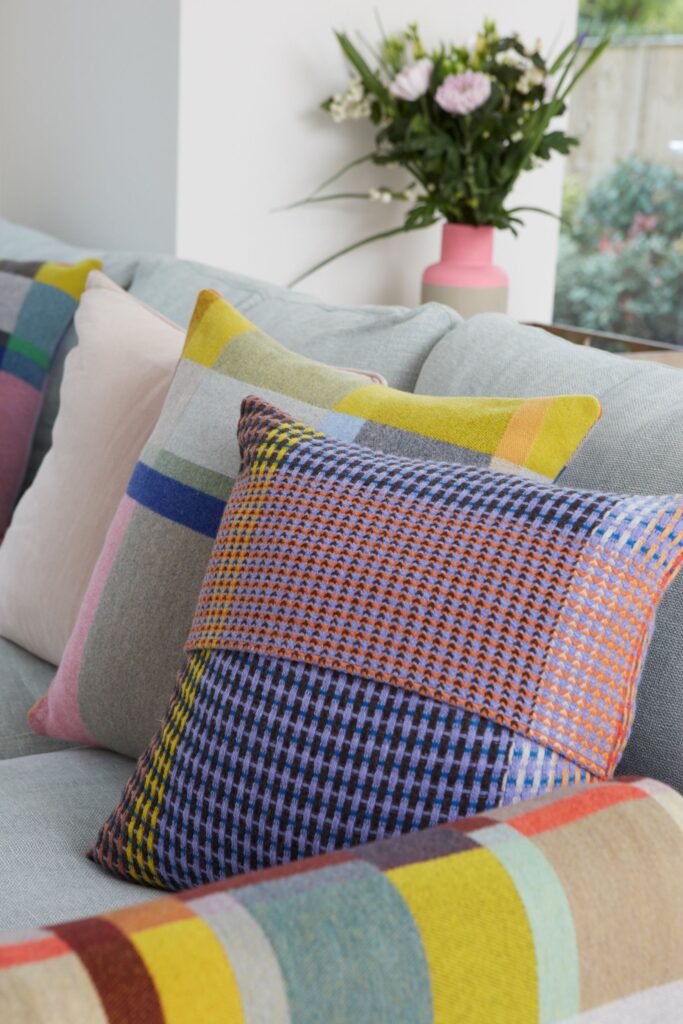 1712293514_sofa-cushions.jpg