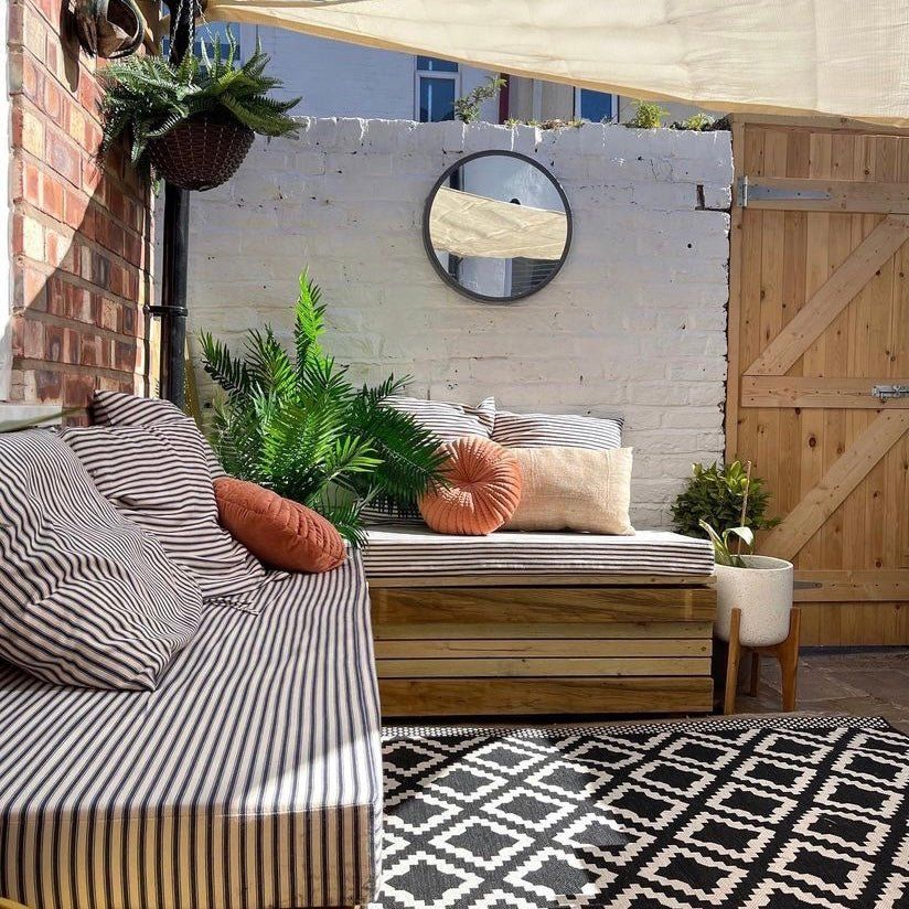Attention-grabbing garden furniture
  cushions will serve you with the
best