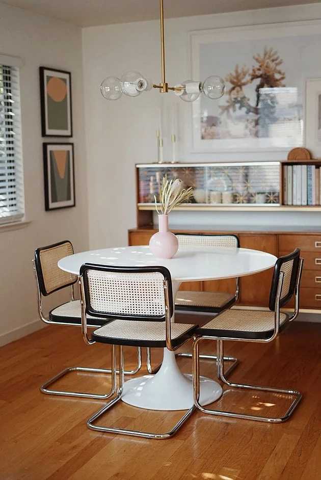 Creative Ways to Maximize Space in Your
Small Dining Room
