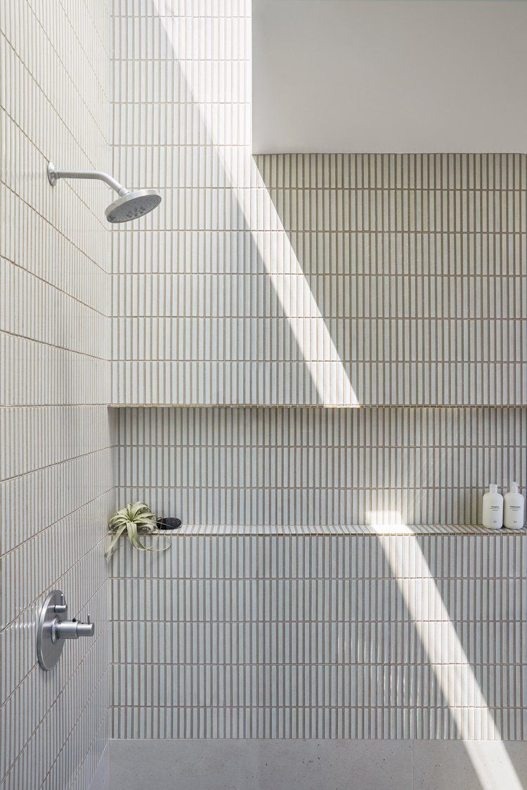 The Benefits of Walk-in Showers for Your
Bathroom Renovation
