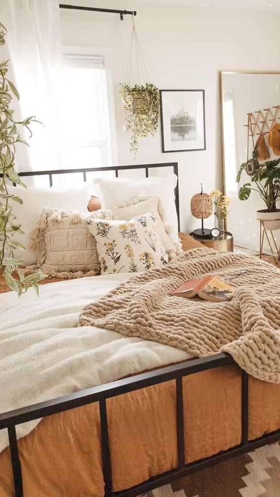Elevate Your Teenage Girl’s Bedroom Decor
with These Trendy Inspiration