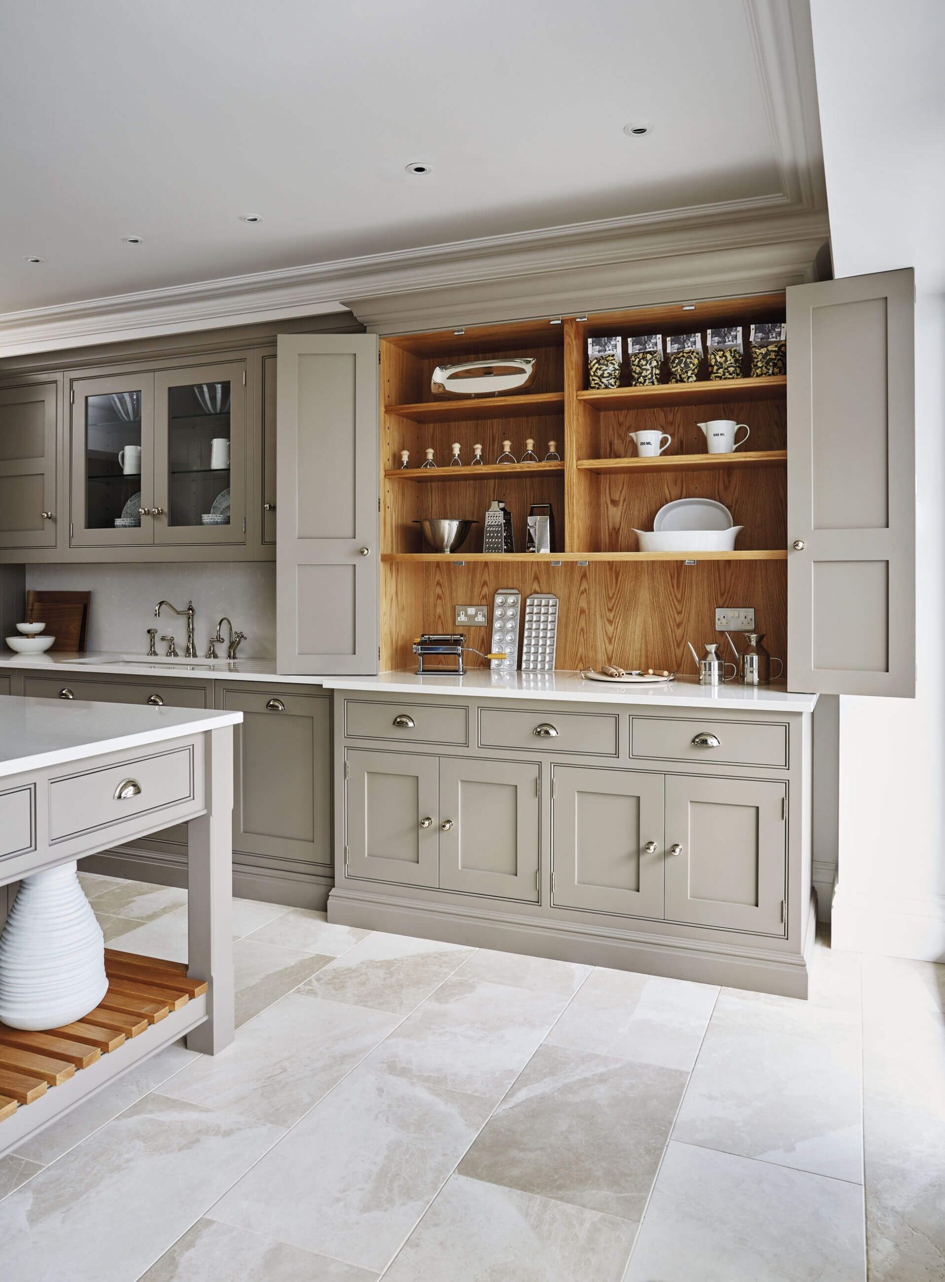 The Latest Trends in Kitchen Unit
Materials and Finishes