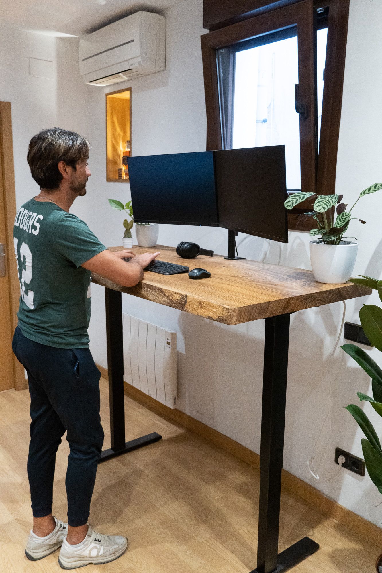 How a Sit Stand Desk Can Improve Your
Health