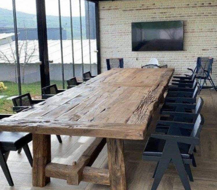 How to Style an Oak Dining Table for
Every Occasion