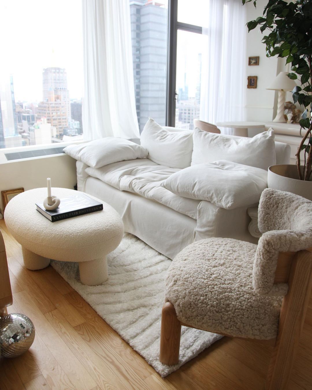 Space-Saving Solutions: The Best Small
Couches for Apartments and Small Rooms