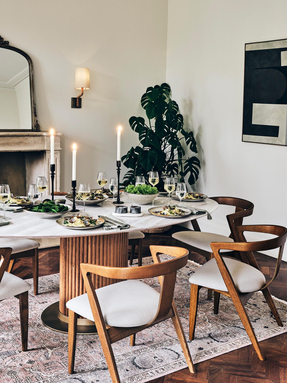 Luxurious Marble Dining Tables for
Elegant Entertaining