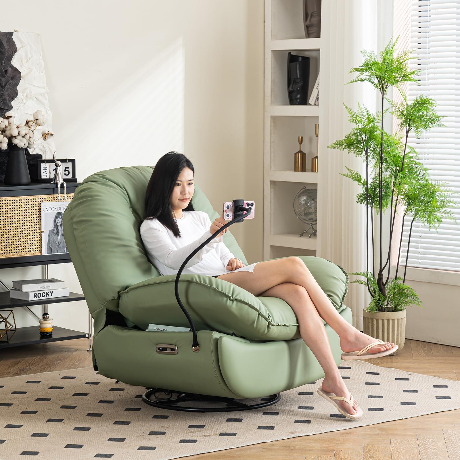 The Ultimate Guide to Choosing a
Reclining Chaise Lounge Chair for Indoor Use