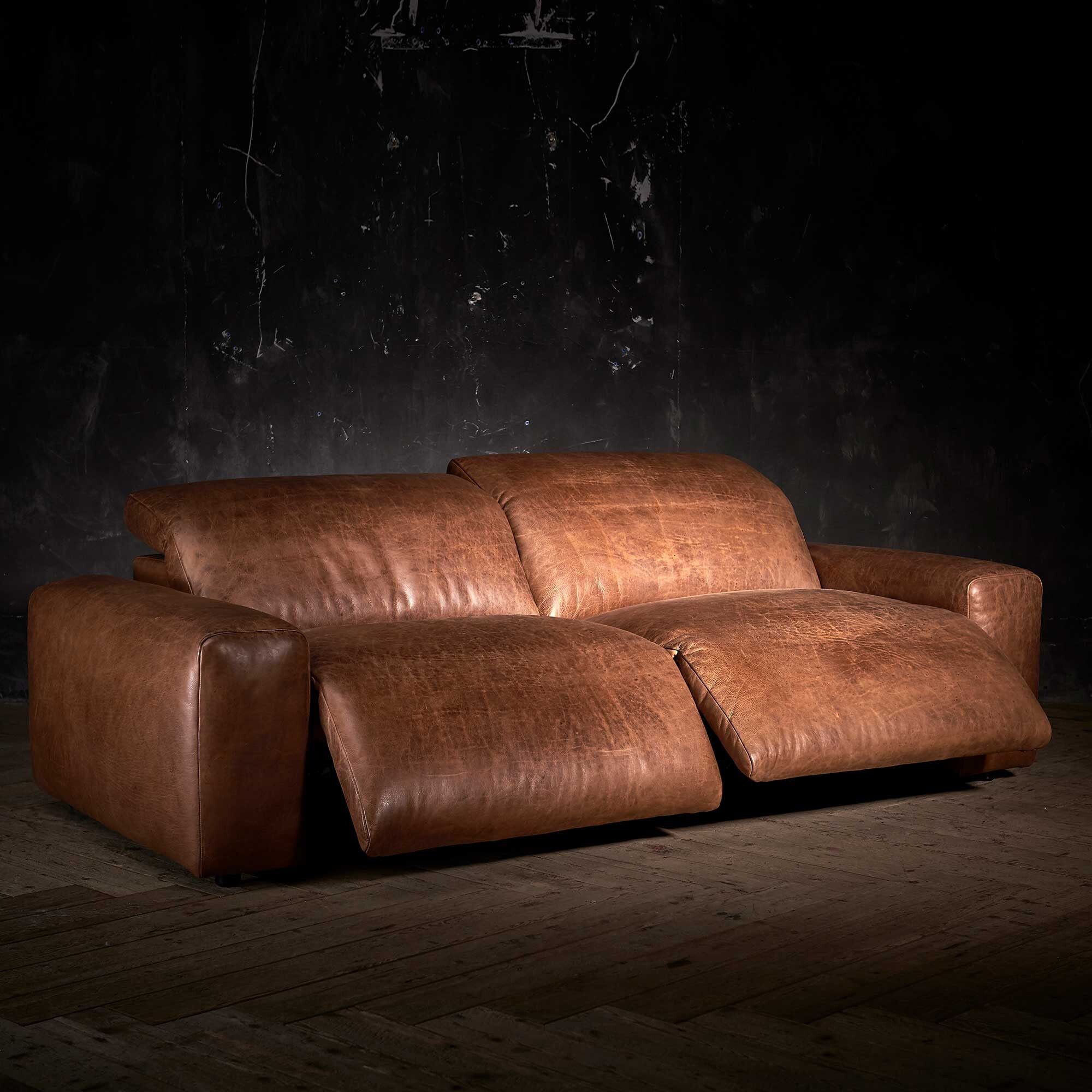 Contemporary 3 seater recliner
leather  sofa – worth to spend money on
it