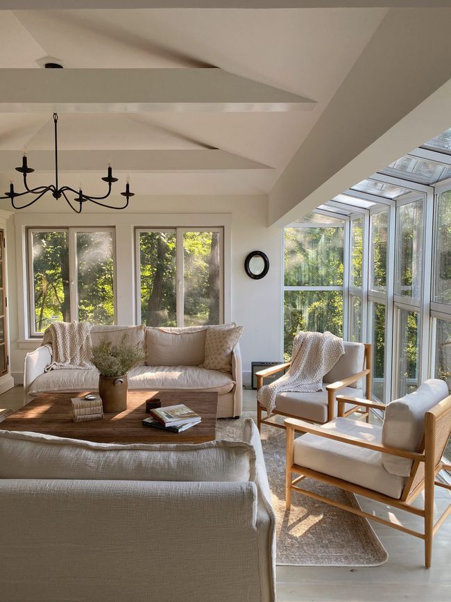 Practical and Stylish Furniture Ideas for
Your Sunroom