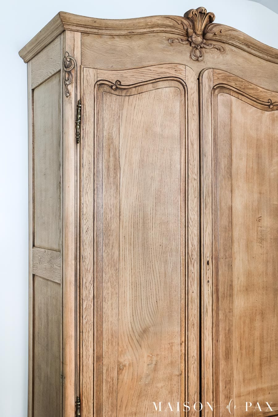 The Timeless Elegance of an Armoire
Wardrobe