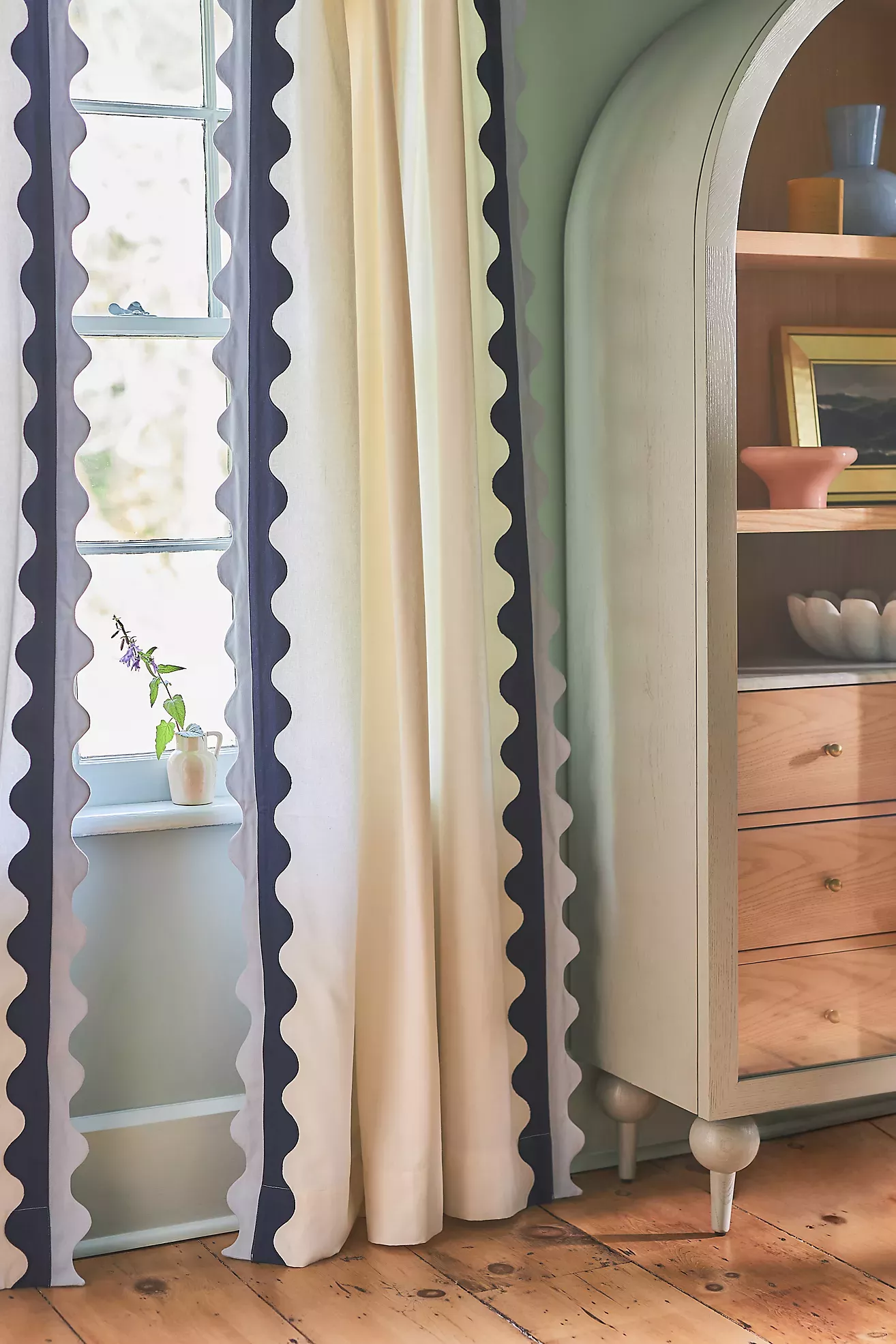 How to Create a Cozy and Colorful Kids’
Room with Curtains