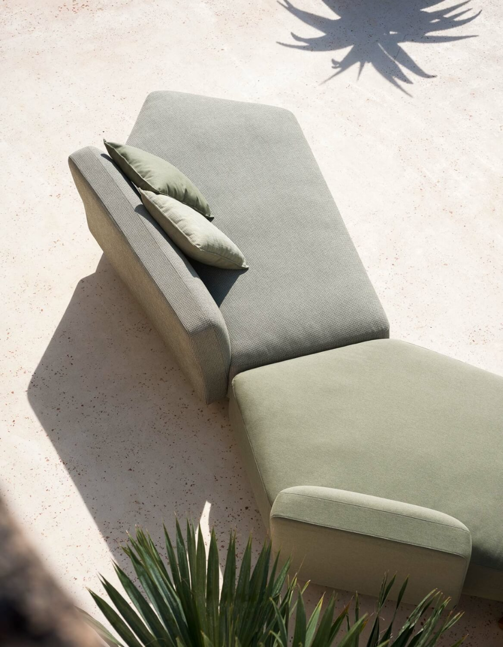 The Ultimate Guide to Modern Outdoor
Chaise Lounge Designs