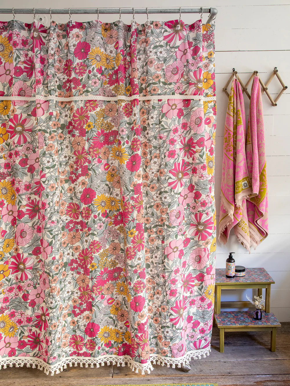 Step-by-Step Guide to Selecting a Shower
Curtain