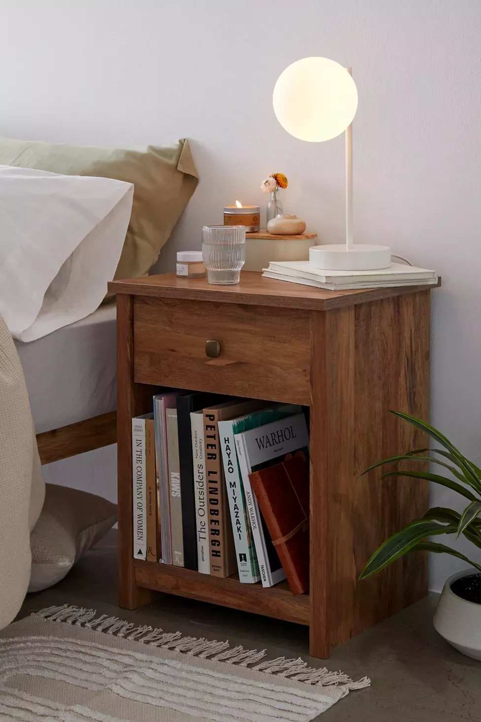 The Essential Guide to Choosing the
Perfect Nightstand for Your Bedroom