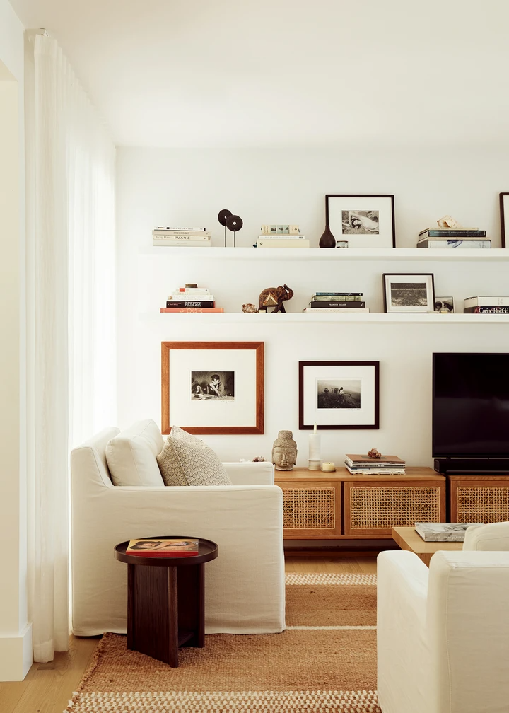 The Versatile Elegance of White Shelves