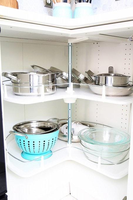 Keep counters ‌clear by ⁣storing⁣ frequently used items in your small kitchen