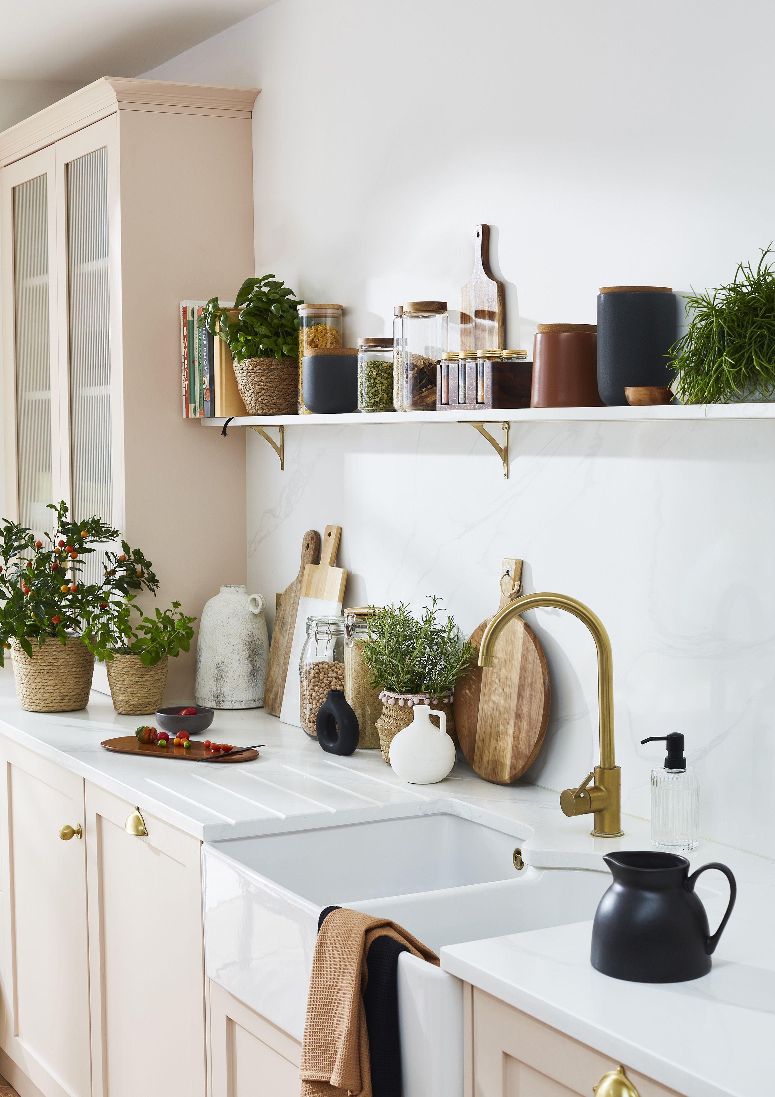 Maximize wall space with decorative elements​ in your small‍ kitchen