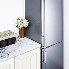 Choose a slim ‍fridge ‍to maximize⁣ room in ⁤your small kitchen