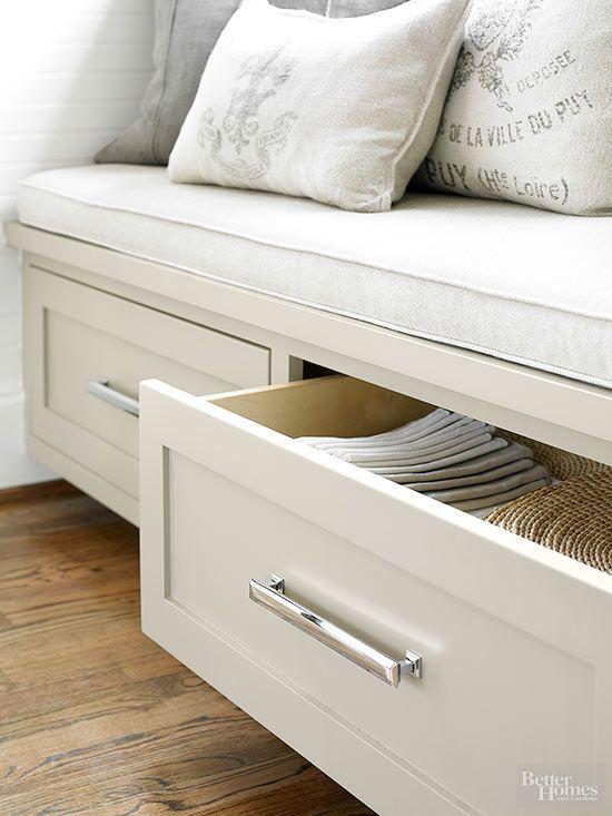 Use​ bench seating ​with hidden storage in⁢ your small kitchen