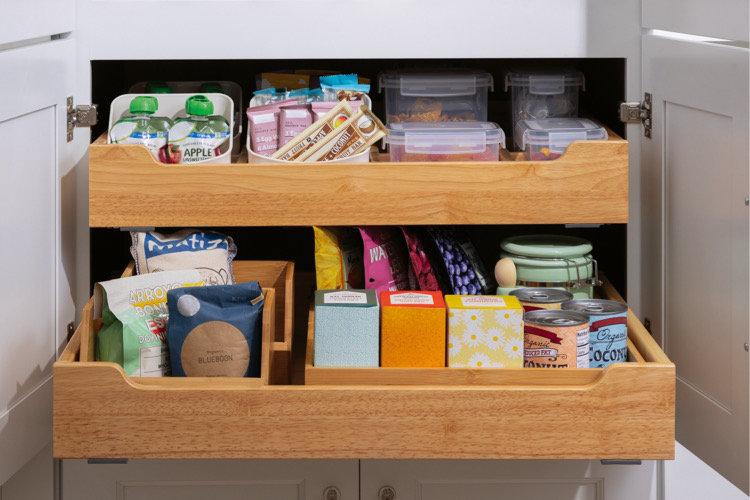 Use drawer‍ organizers ⁢to maximize ‍space in your small kitchen drawers